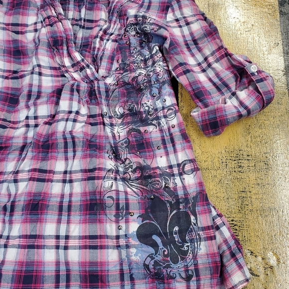 👸👕 Plaid design tie back deep Vneck shirt - Picture 9 of 15